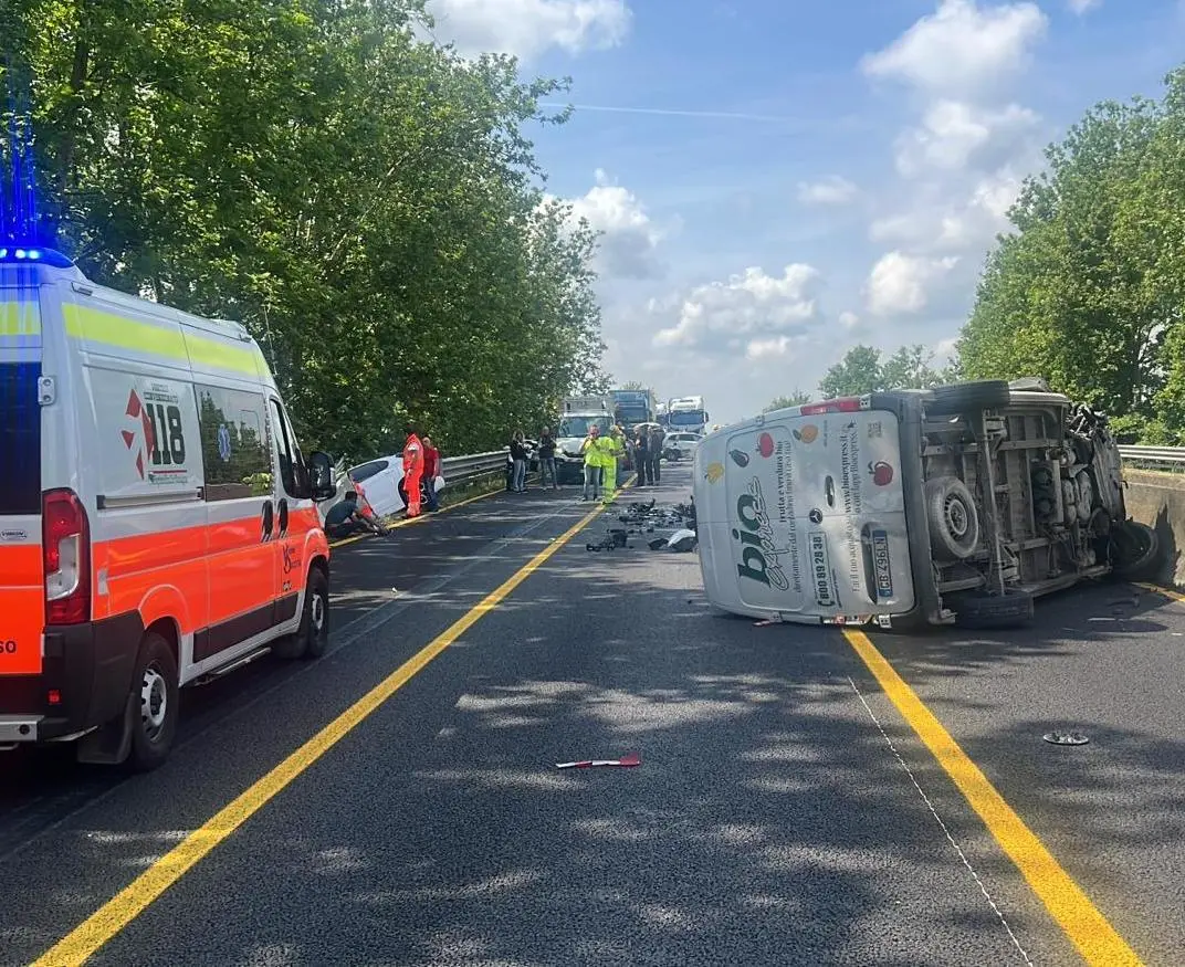 Auto Contro Furgone In A13. Due Feriti E Lunghe Code