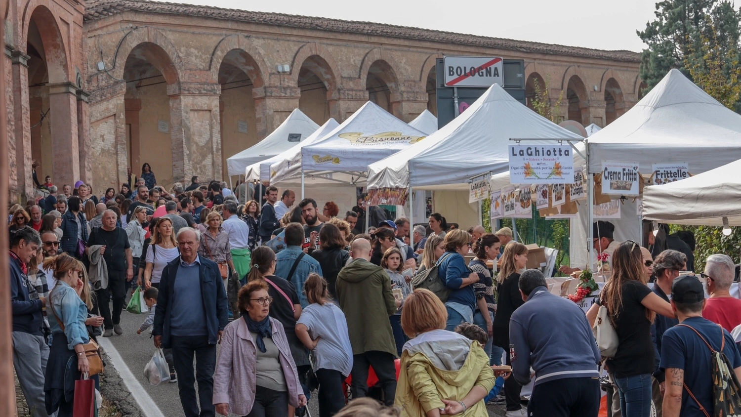 Come ogni anno l’associazione Succede solo a Bologna attiva una raccolta fondi