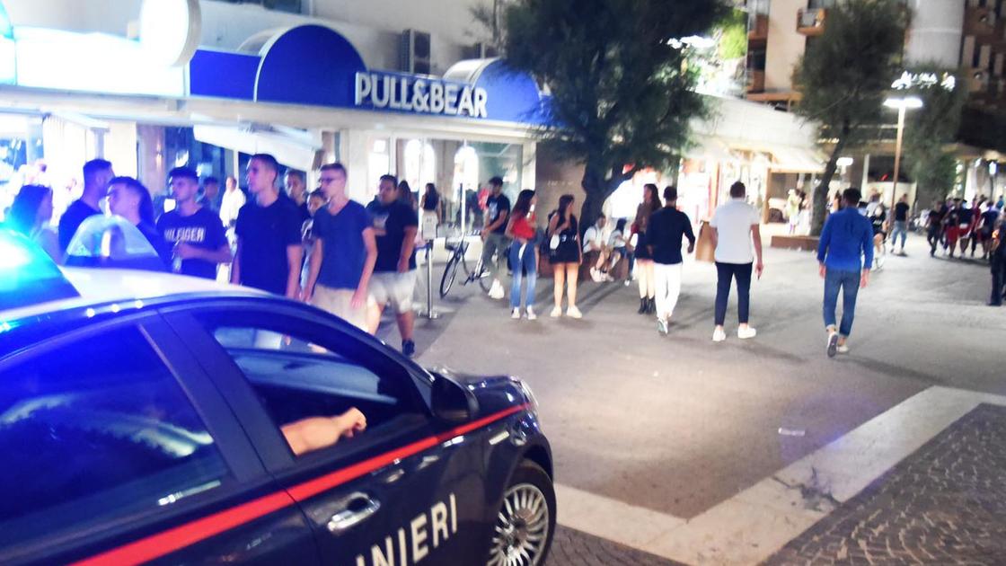 Sangue e paura a Riccione. Accoltellato sul lungomare per questioni di droga