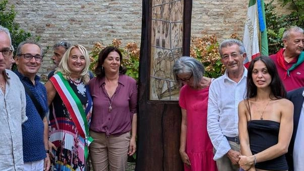 Donato dal liceo Nolfi Apolloni alla città di Fano il monumento realizzato dalla studentessa Giulia Orciari