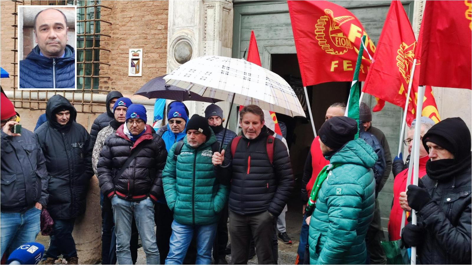 Berco, manifestazione davanti alla prefettura: “Uniti per gli operai”