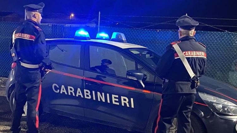 Vittima una ventenne che ha provato a difendere il suo compagno: derubata della sua borsetta .