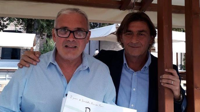 L’assessore alla cultura Massimo Falciani con il sindaco Francesco Tassinari