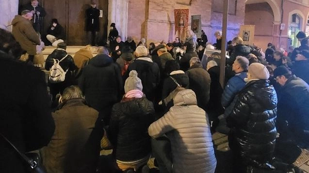 Gratia Plena, folla protesta contro la mostra