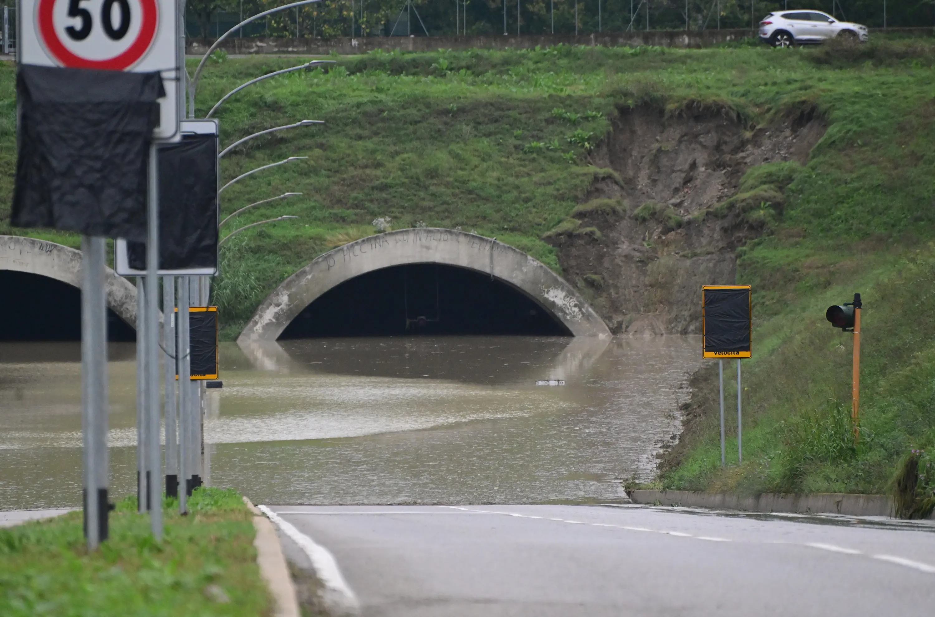 Alluvione a Bologna, il sottopasso allagato ha salvato il Maggiore: ecco come