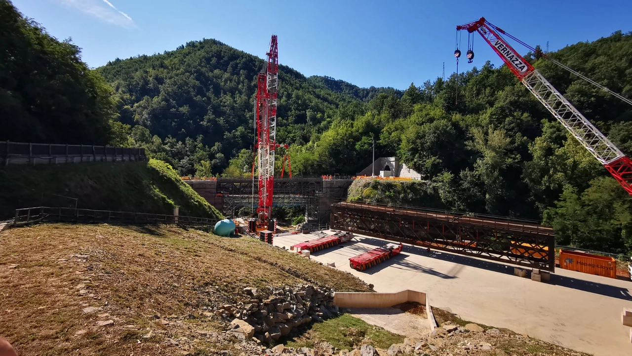 Il varo del ponte sul fiume Lamone a Marradi