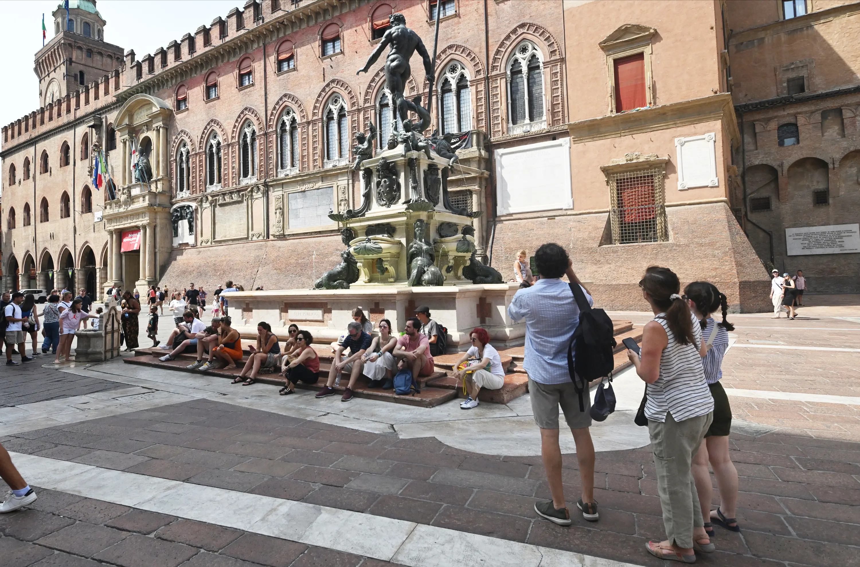 Ferragosto a Bologna, città fantasma… a metà. Turisti in centro, periferia vuota