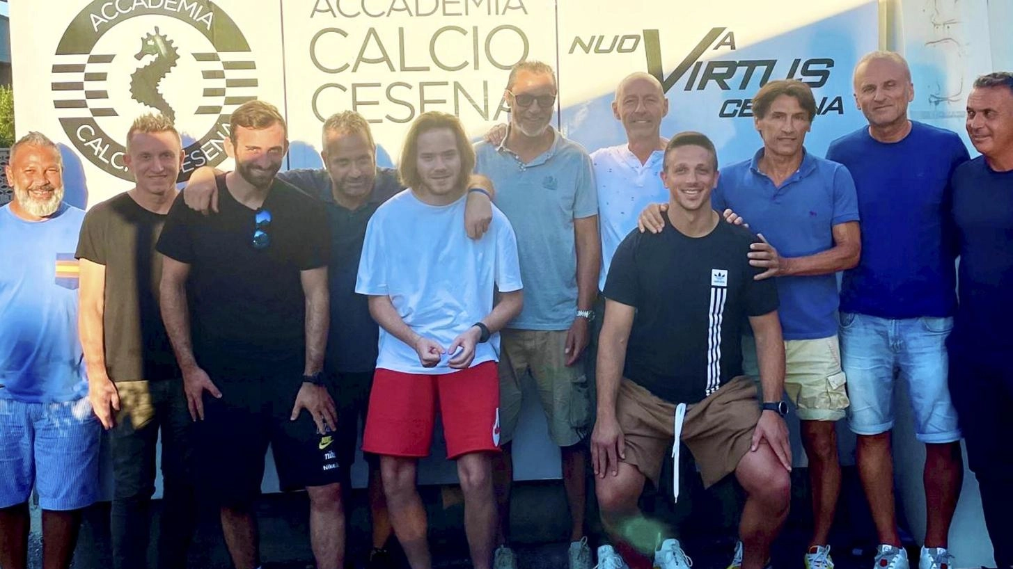 La Nuova Virtus Cesena ha presentato lo staff tecnico per la stagione 2024-25 del settore giovanile, con Marcello Foschi come responsabile e vari istruttori per le diverse squadre.