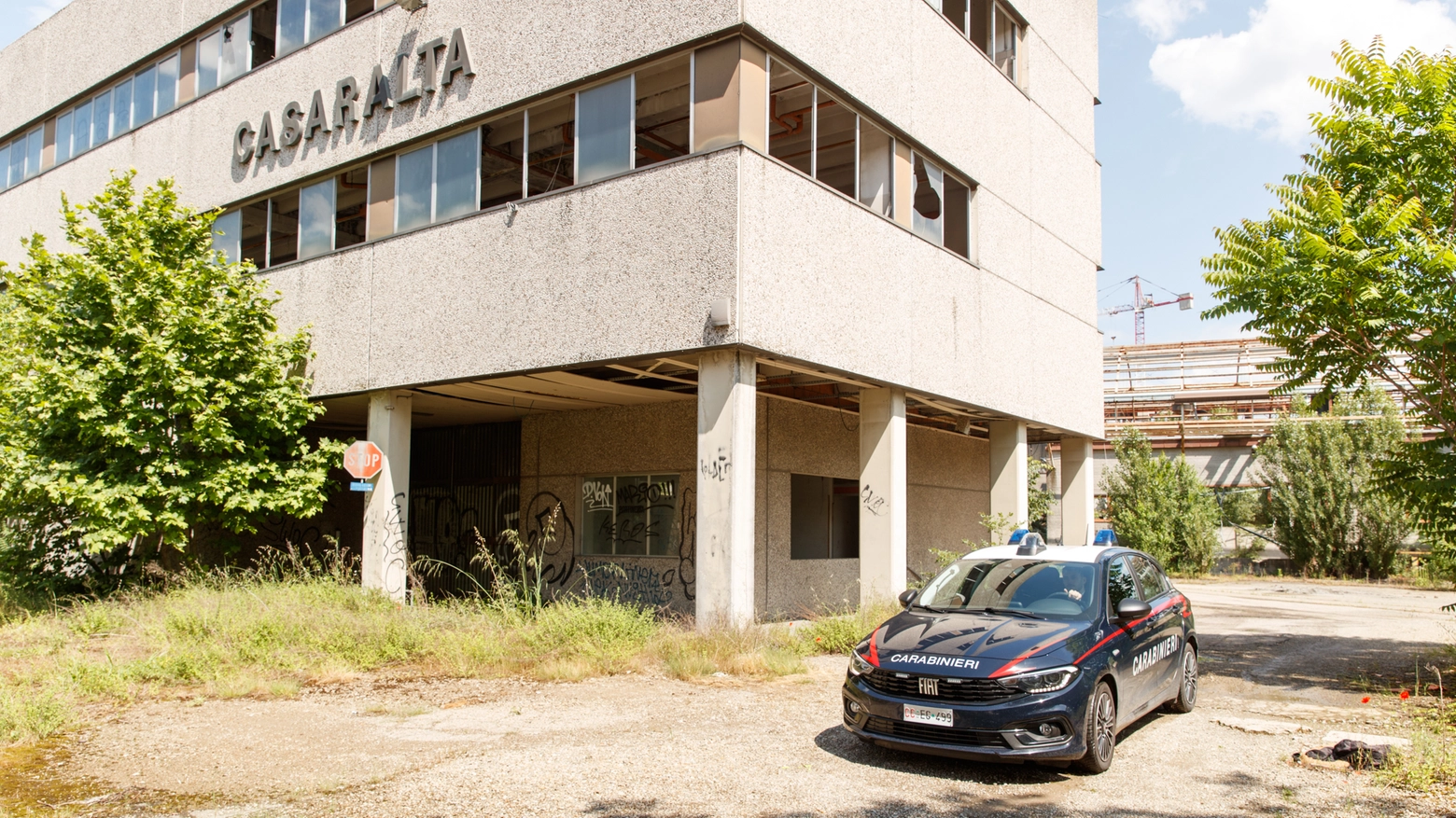 Le ex officine Casaralta di via Ferrarese a Bologna: cosa hanno scoperto i carabinieri durante i controlli