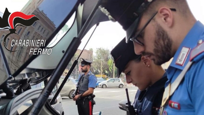 I carabinieri del Comando provinciale costante di Fermo mentre impegnati sulle strade