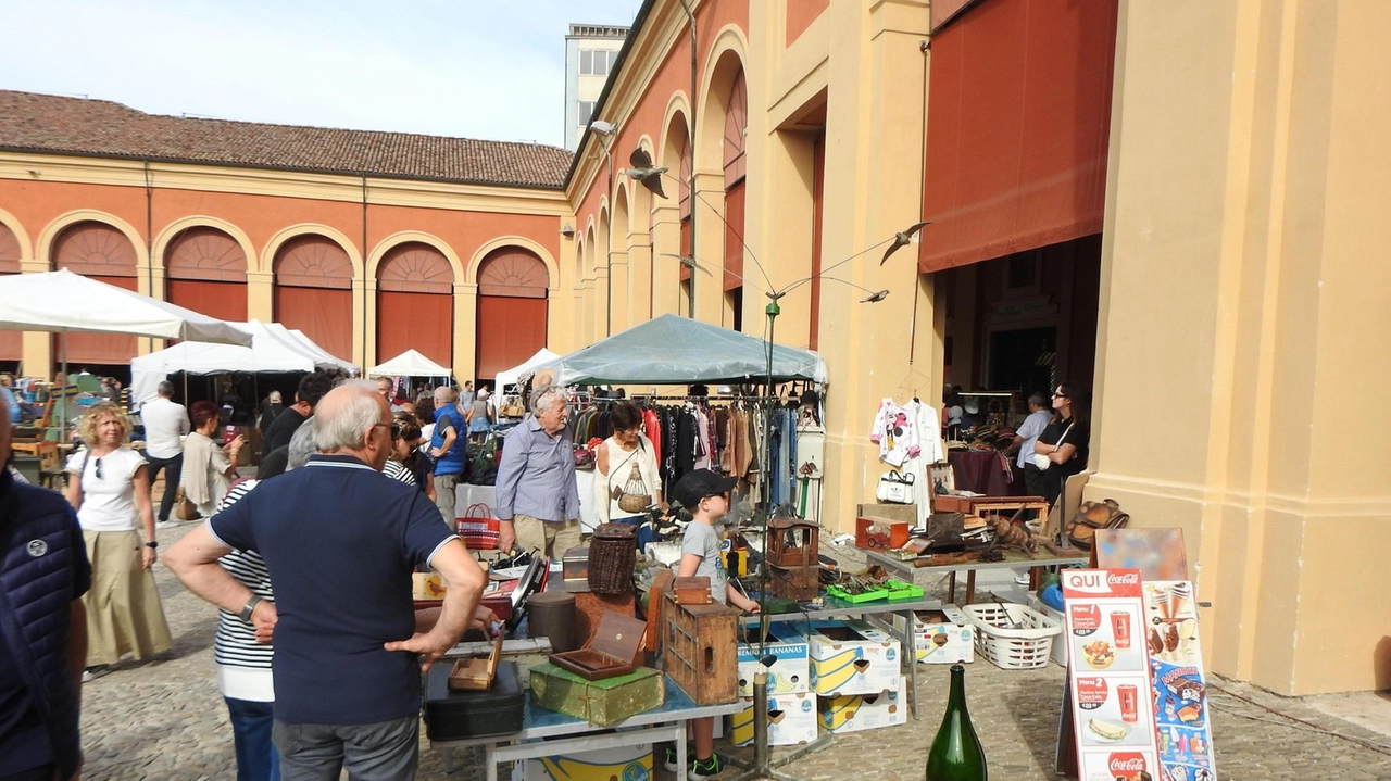 In occasione del Festival Vintage di Lugo da domani in mostra 40 lavori . Dal legame con Sergio Leone alla coppia Terence Hill e Bud Spencer.