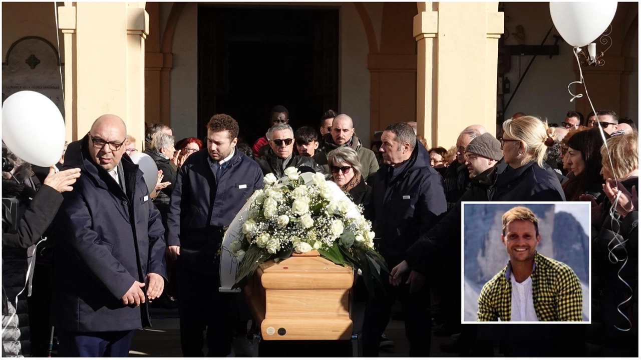 Il funerale di Luca Perazzini si è svolto nella chiesa di San Vito