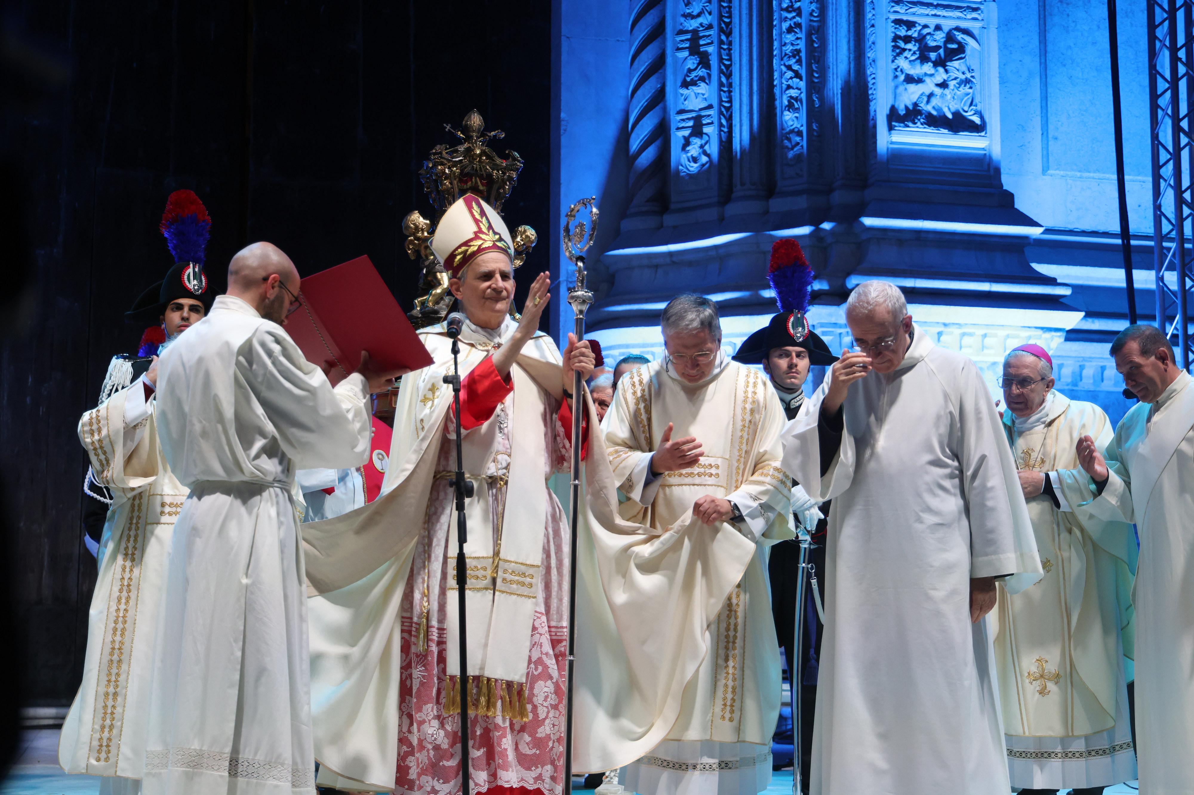 Il San Petronio di Zuppi: “Anche qui violenza e paura, ma possiamo sconfiggerle se accogliamo con amore”