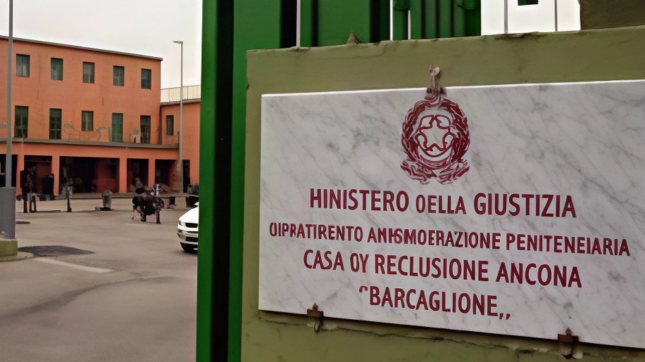 L’ingresso del carcere di Barcaglione dove i tre detenuti hanno aggredito un compagno di cella