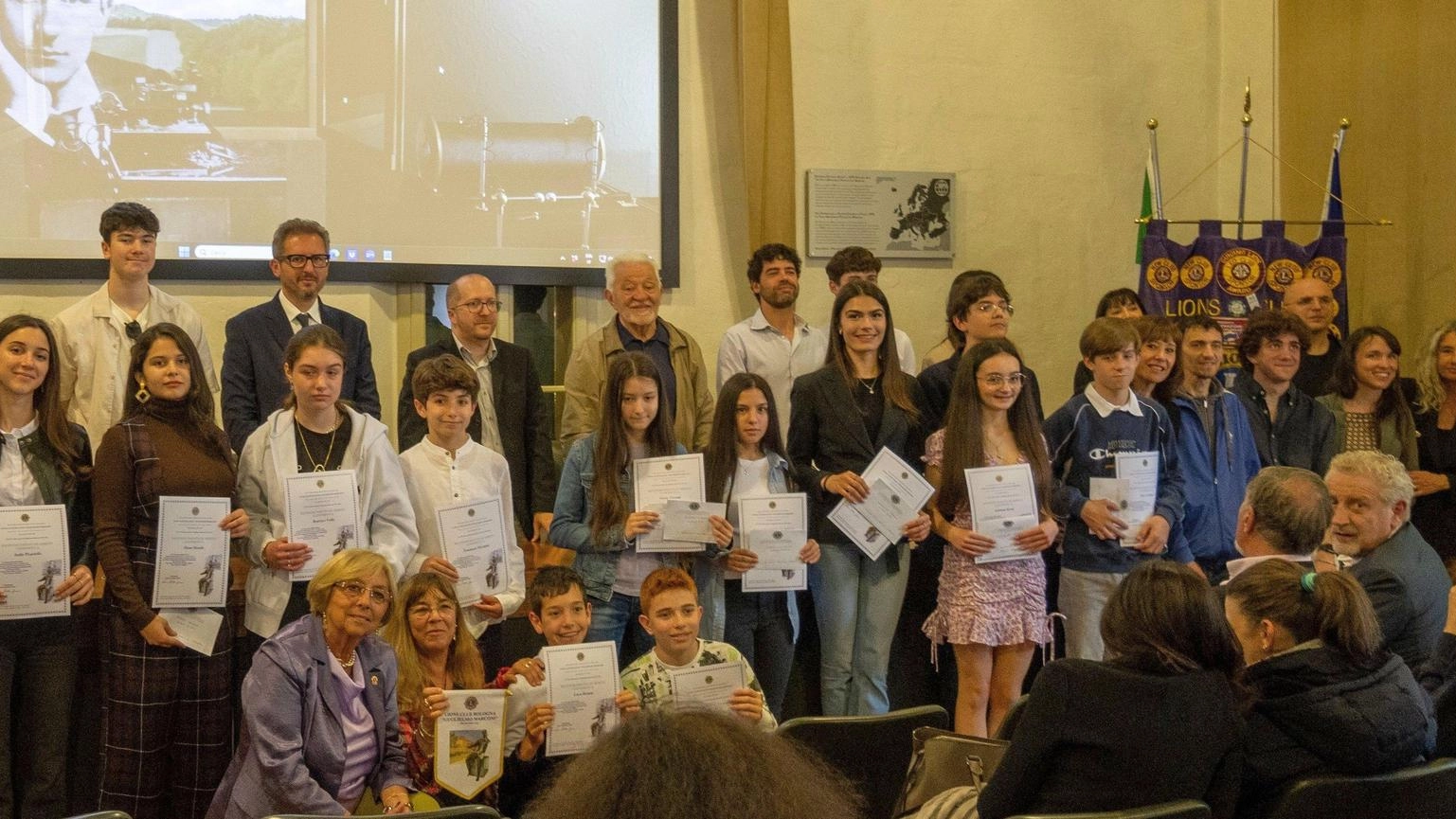 Il Lions Club Bologna Guglielmo Marconi premia diciannove studenti per impegno e merito scolastico alla Fondazione Marconi di Sasso.