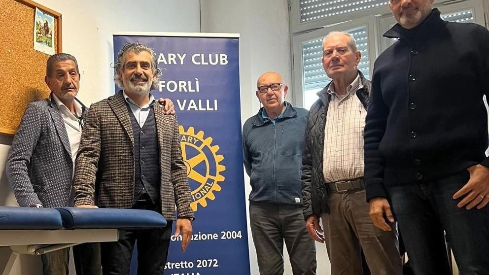 Inaugurato a Civitella il progetto di ginnastica posturale e inclusività sociale 'Muoviamoci insieme', finanziato dal Rotary Club Forlì Tre Valli e coordinato da Proloco e Auser. Attività gratuite per chi non può accedere ai servizi.