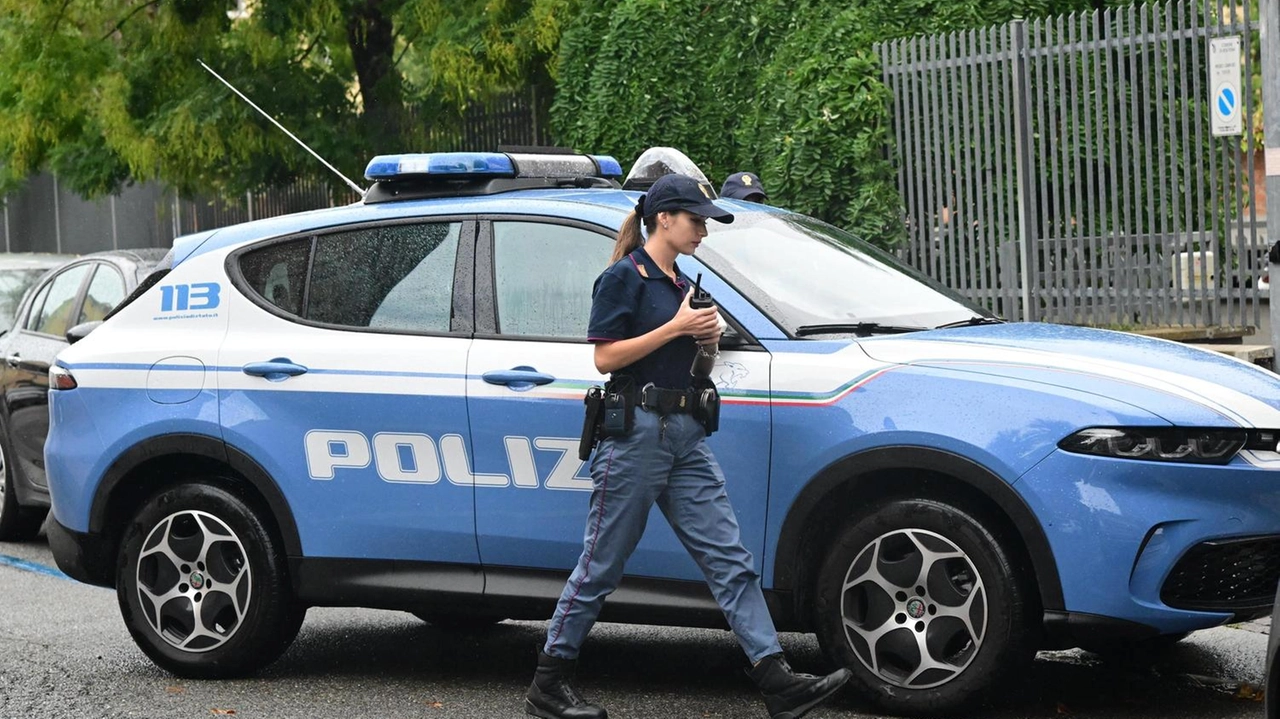 La polizia aveva condotto l’uomo in ospedale per sottoporlo alle analisi del sangue: proprio al Murri si è scagliato contro gli agenti