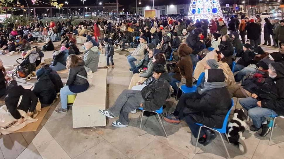 La vigilia di Natale alla stazione insieme ai clochard, per celebrare la messa e portare loro vestiti, cibo e sorrisi....