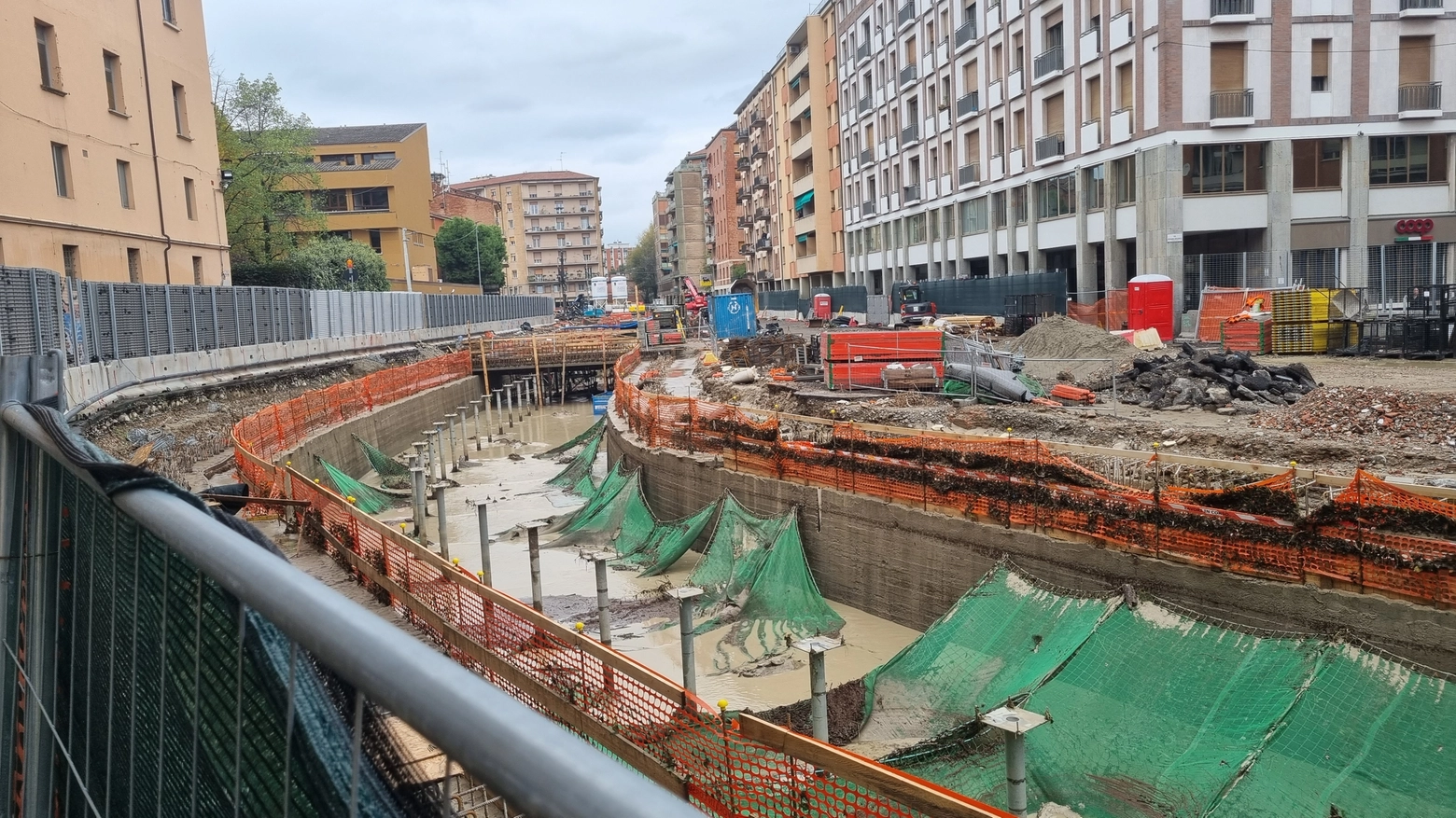 Il cantiere in via Riva Reno a Bologna