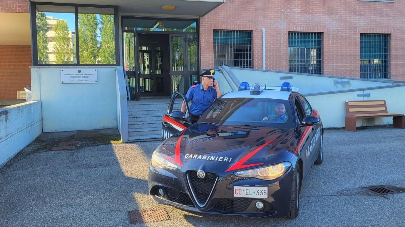 Evade dai domiciliari e va al bar. Scatta il braccialetto elettronico