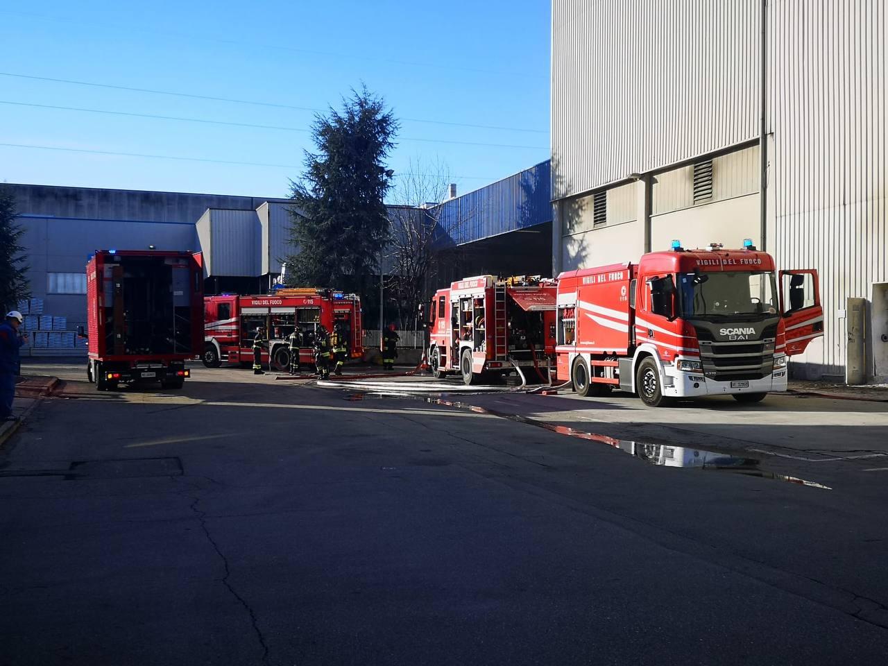 Incendio a Sassuolo, fiamme alla fabbrica per la ceramica Cercol