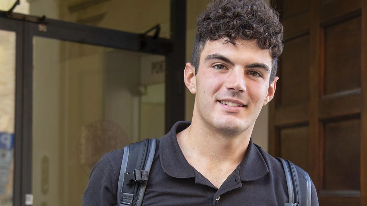 Alex Bezzi, ravennate, è studente di Scienze e Tecnologie per il Verde e il Paesaggio