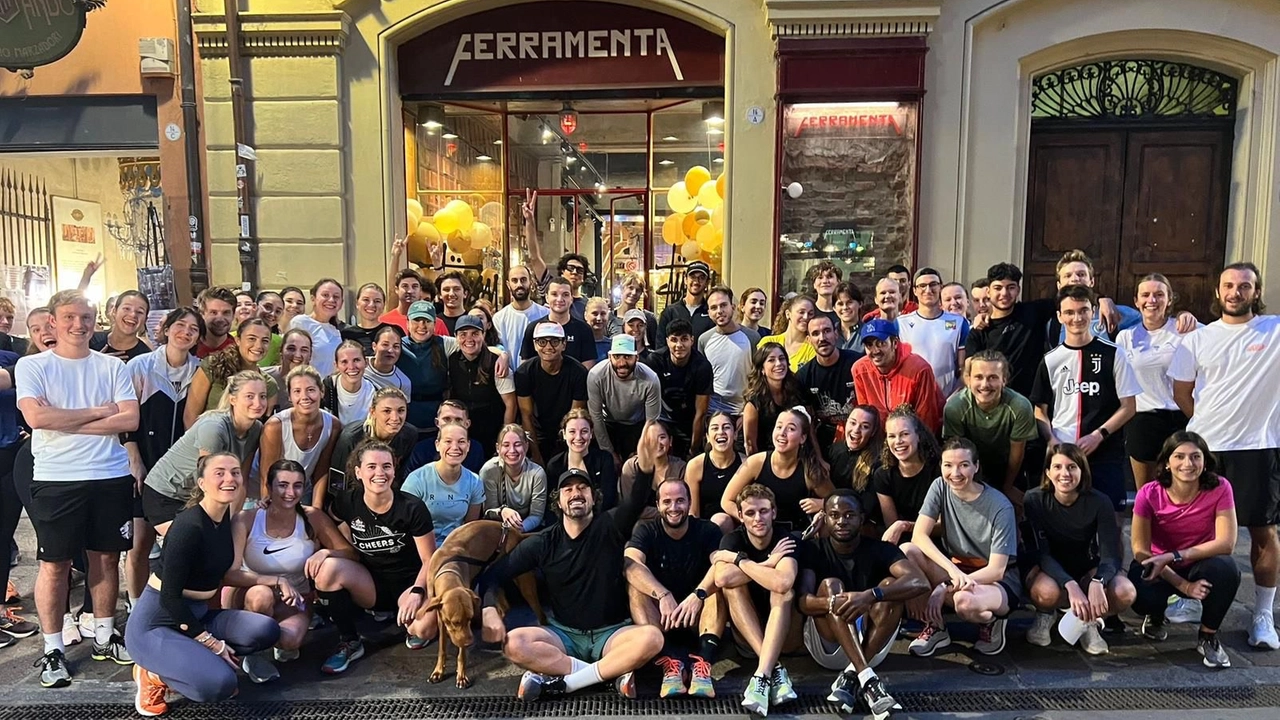 Ogni martedì, decine di corridori si riuniscono nel centro, via delle Moline, per praticare attività insieme e condividere la loro passione per il ’running’