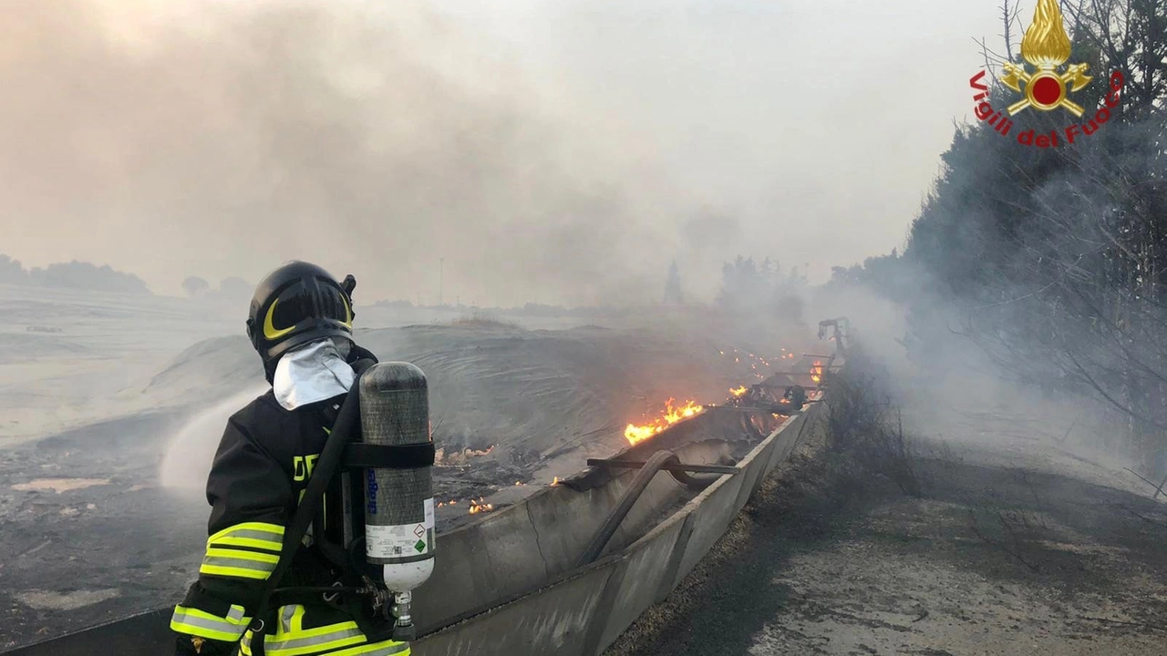 I vigili del fuoco del Comando provinciale di Fermo in azione