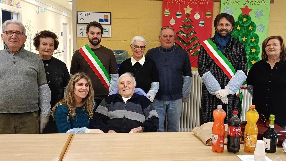 Circondato dall’affetto dei familiari, ha ricevuto una pioggia di auguri.