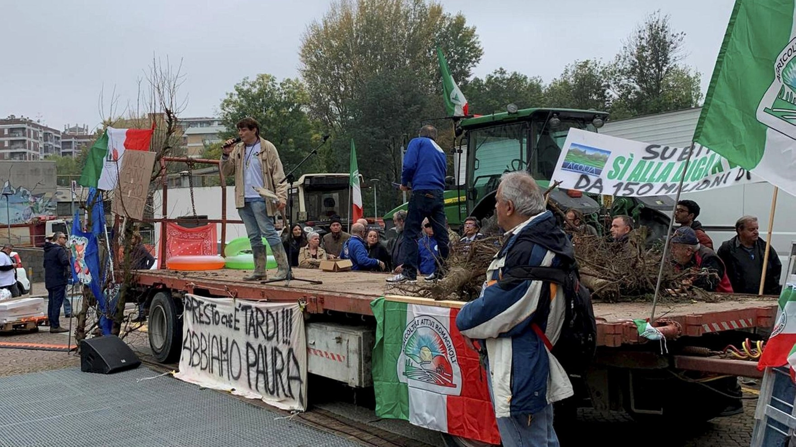 La rabbia degli alluvionati: "Siamo stanchi di avere  paura ogni volta che piove"