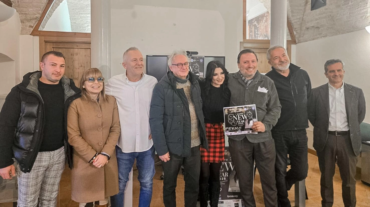 Capodanno in piazza del Popolo con la regia di Stefano Castori, insieme con Luigi Rocchi: evento giunto al decimo anno.. L’amministrazione comunale. ha voluto ricordare gli appuntamenti in musica. che allieteranno la città: dal Joyful Gospel Choir l’Orchestra filarmonica marchigiana