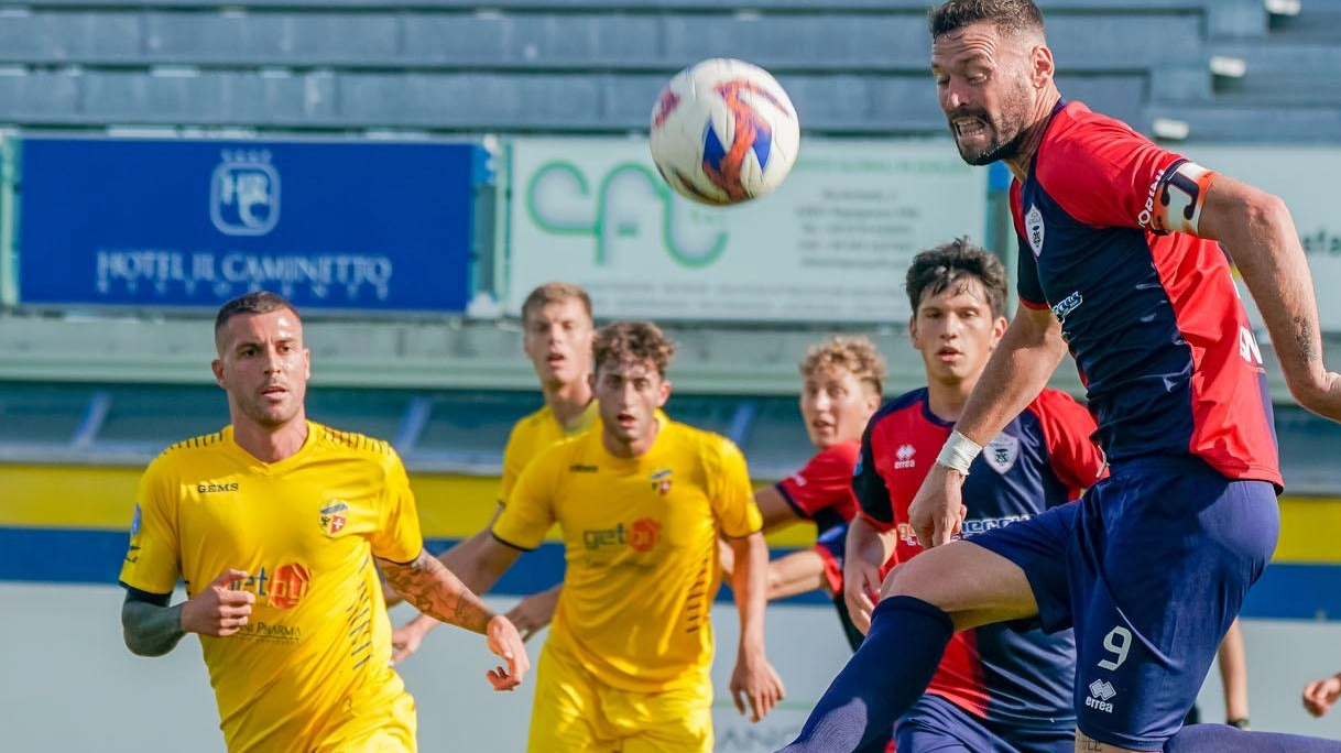 La Vigor Senigallia guarda avanti senza polemiche dopo gli insulti a Tomba. Focus sul match contro il Sora e sul mercato per rinforzare l'attacco. Moroni valuta con attenzione le opzioni. Fossombrone e altre squadre in crescita nel campionato. Preoccupazione per l'infortunio di Tomba.