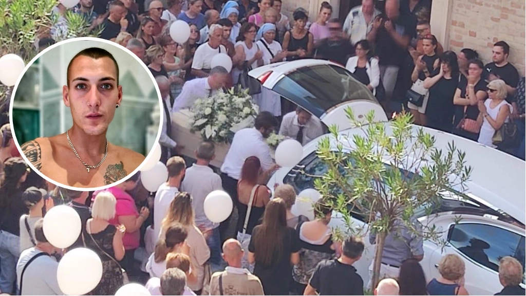 Il funerale di Nicolas Bartolini a Saludecio, scomparso a 26 anni dopo un incidente in moto