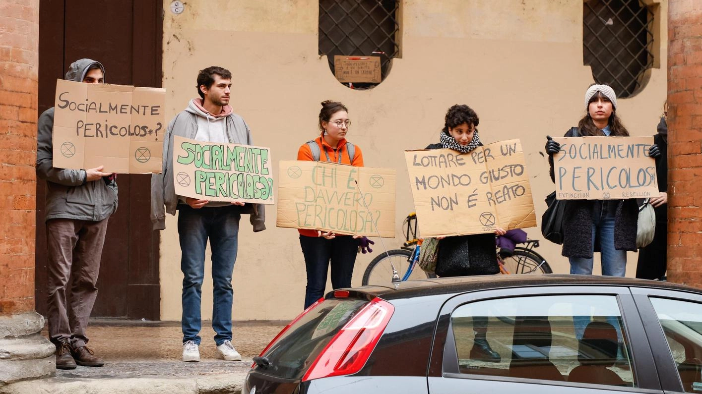 La protesta di Extinction Rebellion . Davanti al Tar contro i fogli di via