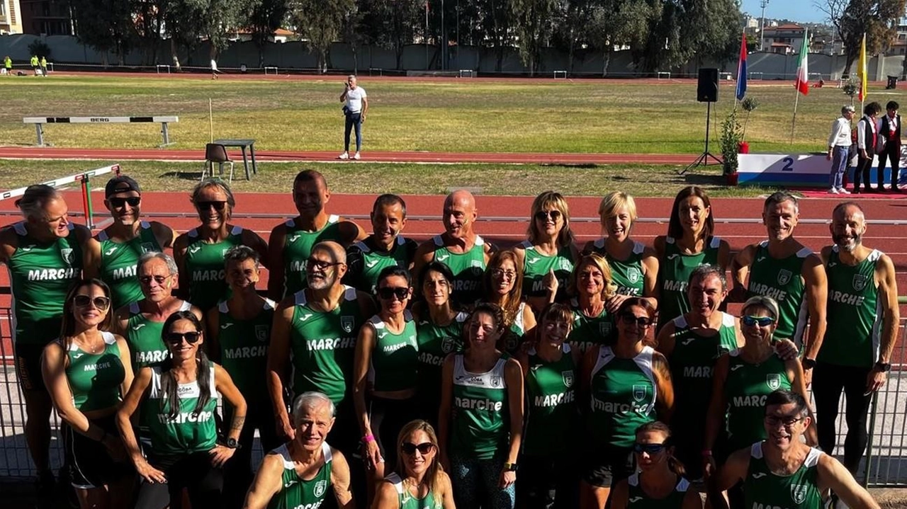 Le Marche ottengono ottimi risultati al Trofeo delle Regioni master su pista a Catania, conquistando il terzo posto con la squadra maschile e il quarto con quella femminile. Nove atleti della Sef Macerata contribuiscono al successo regionale. Undici squadre partecipanti in una giornata di sport e amicizia organizzata dalla Fidal per gli over 35.