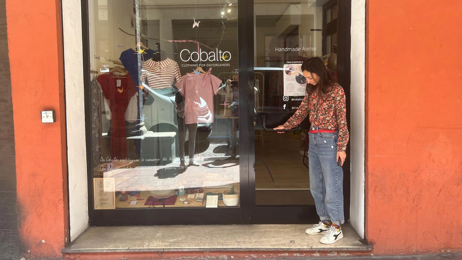 Sara, proprietaria del negozio di abbigliamento 'Cobalto' di via San Felice