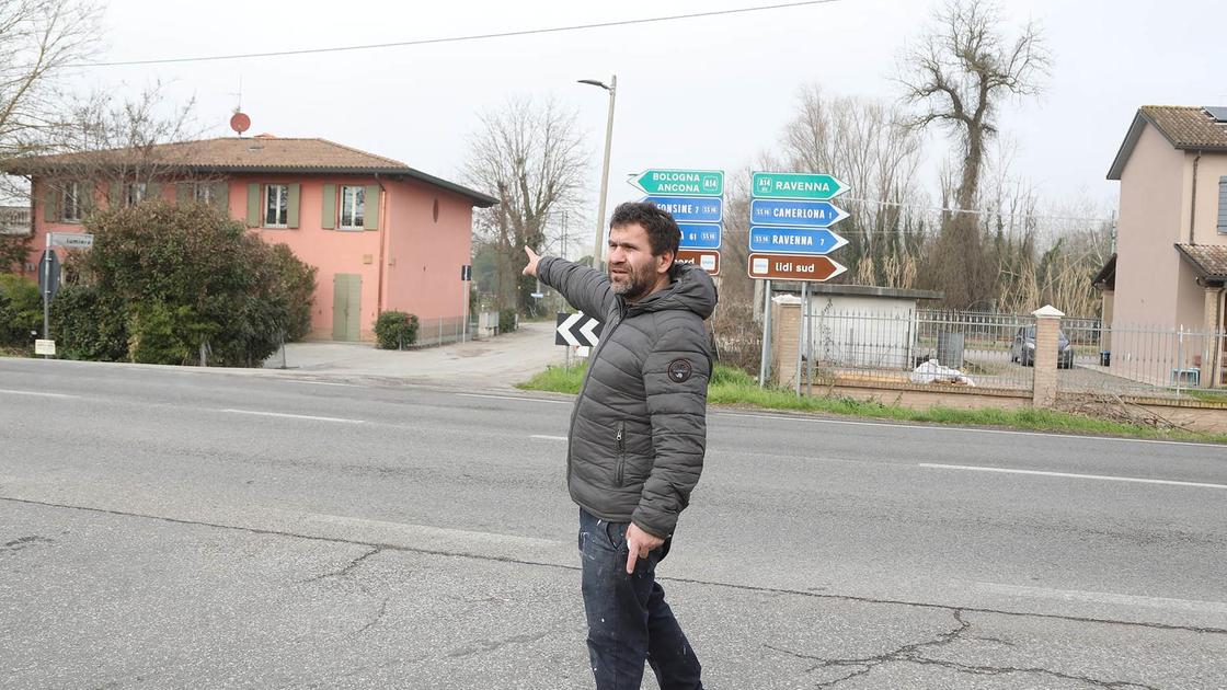 Petizione per le strisce pedonali: "Impossibile attraversare la Reale per raggiungere la fermata del bus"