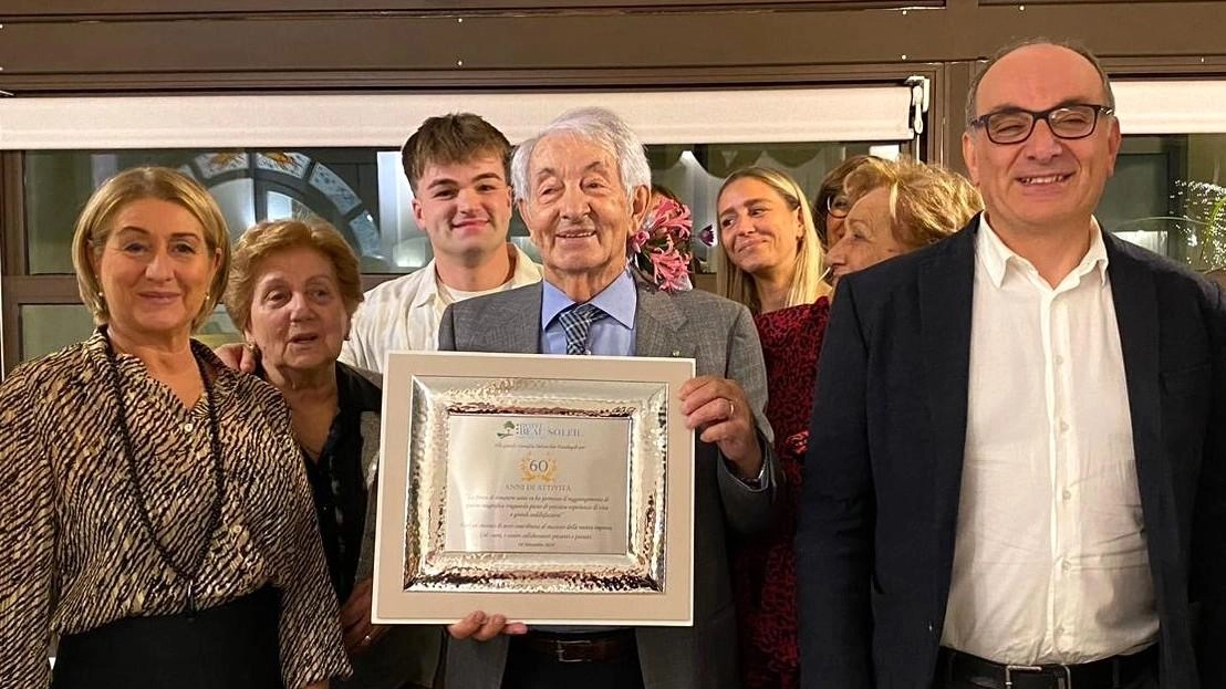 Sommario: Celebrazione dei 60 anni dell'hotel Beau Soleil a Zadina di Cesenatico, con ex dipendenti e gestori riuniti per festeggiare il successo e la tradizione familiare nel turismo romagnolo.