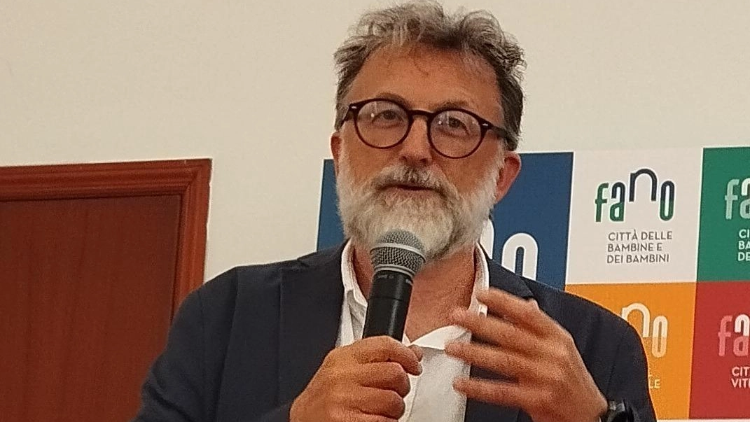 Carlo Cerrano, docente di zoologia, fa il punto sulla salute delle nostre coste "Le alte temperature hanno danneggiato le meduse". Soluzione aree protette.