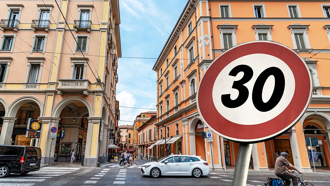 Bologna Città 30, continuano le proteste. Fratelli d’Italia: “Raccolta firme per dire no”