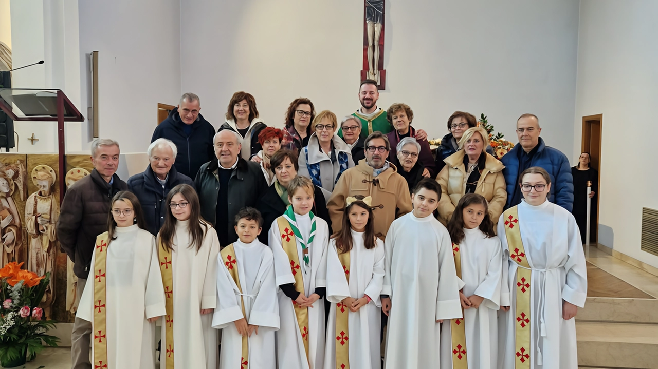 Ex studenti di Ragioneria a Fabriano si riuniscono dopo 50 anni per una conviviale con il professor Paolo Mancini Biancini. Emozioni e ricordi a Sassoferrato.