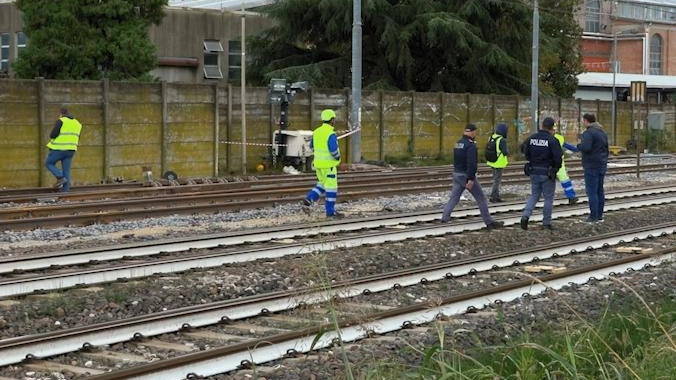 I parenti in città per il riconoscimento della salma: "Non si deve morire così". Le esequie del lavoratore travolto si terranno questo pomeriggio a Formia, Latina.