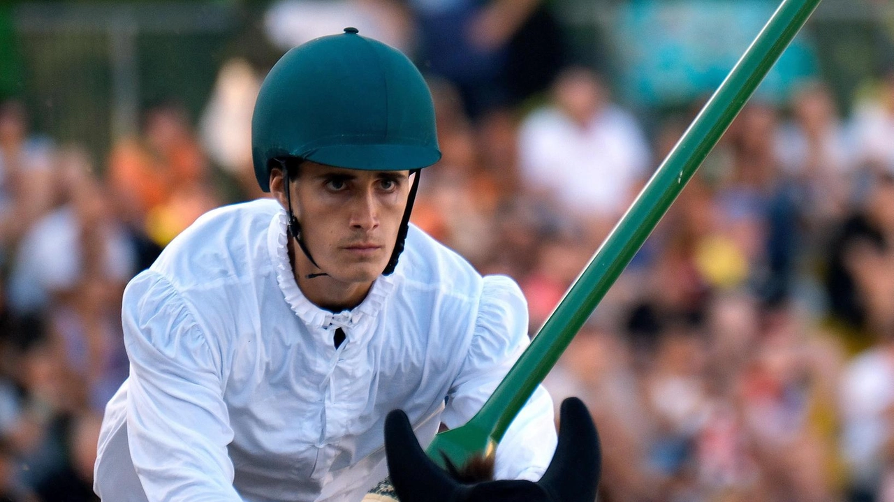 Prosegue la stagione delle giostre con i cavalieri della Quintana di Ascoli protagonisti in Italia. Tommaso Finestra vince al Palio di Valfabbrica, mentre Lorenzo Melosso del Rione Pedicino viene eliminato.