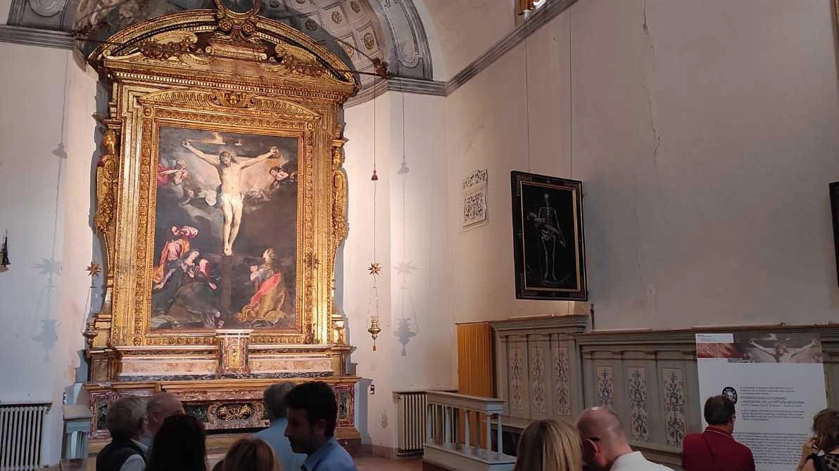 La chiesa, dove si trova una Crocifissione da lui dipinta, resterà visitabile fino alla fine della mostra dedicata all’artista a Palazzo ducale
