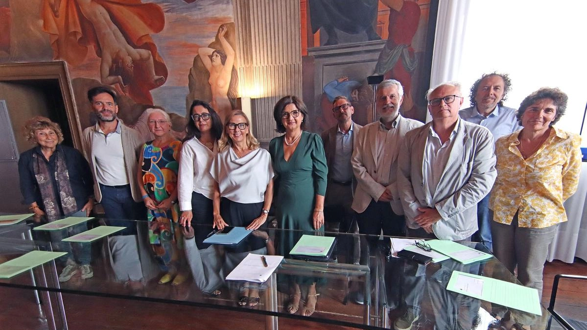 In municipio la firma del protocollo tra Comune e mondo del volontariato. L’assessore Scaramagli: "Contributo allo sviluppo e al legame coi genitori".