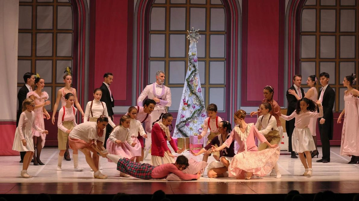 Danza protagonista oggi pomeriggio con uno degli spettacoli che più caratterizzano il Natale: coreografie di Federico Veratti