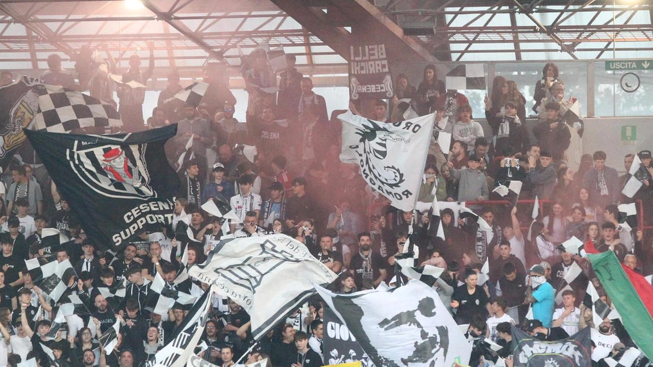 La. Curva Mare da sempre il dodicesimo uomo in campo per il Cesena