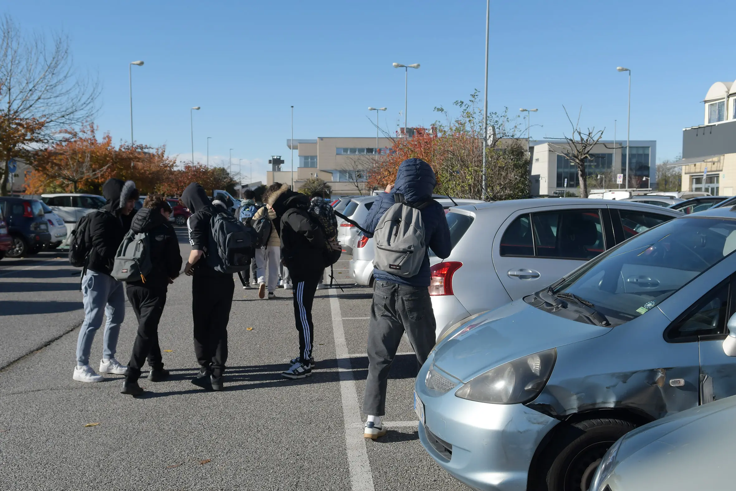 Emergenza studenti aggrediti, già raccolte oltre 4.300 firme: “Servono agenti davanti a scuola”