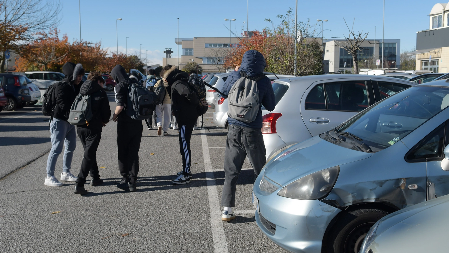 Dopo l’incontro promosso dai Consigli di istituto, lanciato un appello per chiedere un maggiore presidio a Modena. “A rischio anche le fermate dei bus e l’autostazione. Noi genitori siamo molto preoccupati”