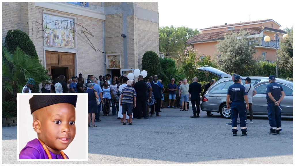 Lacrime e commozione al funerale del piccolo Tobi Gavin (nel tondo), morto a tre anni annegato in un canale (foto La Bolognese)